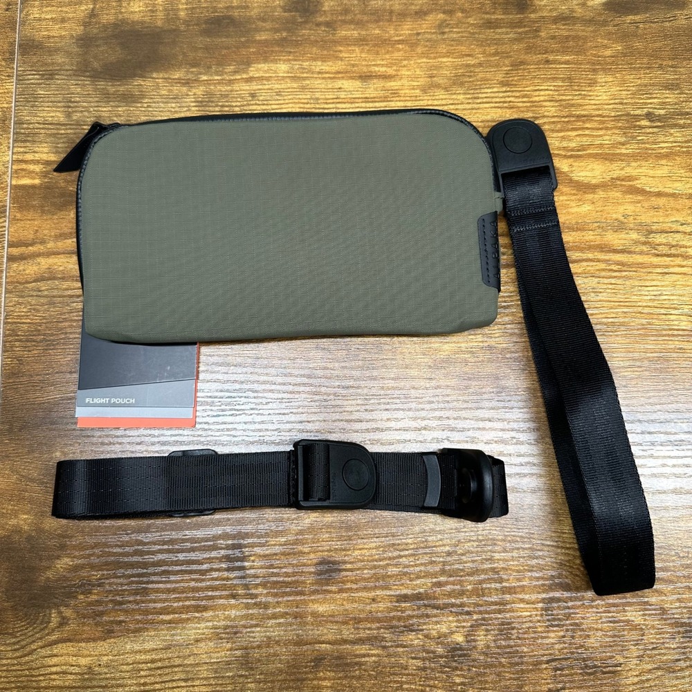 ALPAKA Flight Pouch Green Axoflux 210D Travel Sling Wristlet Bag AA010510518 NWT